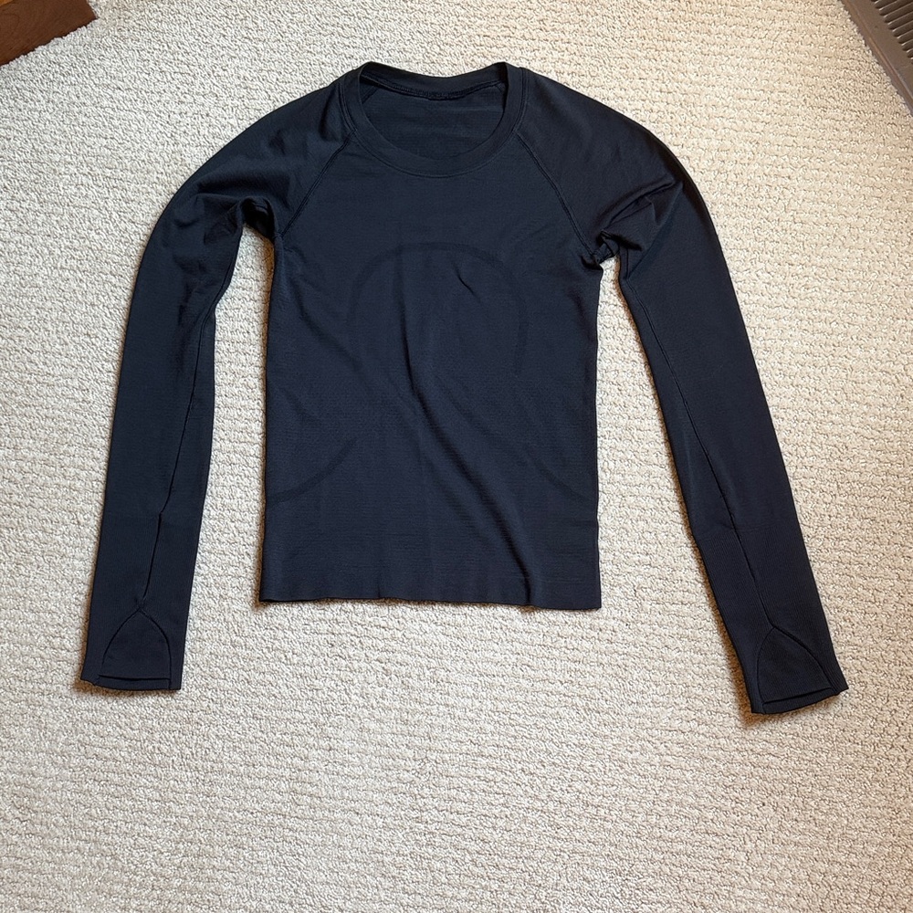 Lululemon Swiftly Tech 2.0. Race length. Size 2. Color: black.